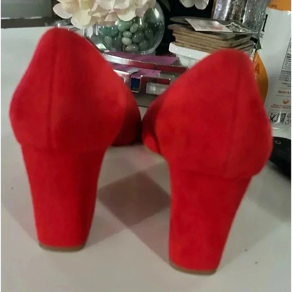 Abound red pointed toe block heel faux suede pumps sz 8 new with small scratch - Picture 2 of 7